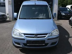 Blau Gebraucht 2005 Opel Combo Van / Kleinbus | 4.598 € (Teuer)