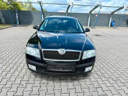 Schwarz Gebraucht 2006 Skoda Octavia Kombi | 2.400 € (Fairer Preis)