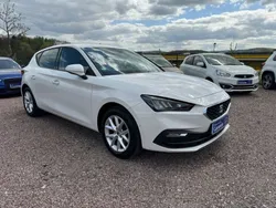 Weiß Gebraucht 2022 Seat Leon Style Limousine | 17.350 € (Guter Preis)