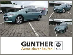 Grün Gebraucht 2024 VW Passat Business Kombi | 35.750 €