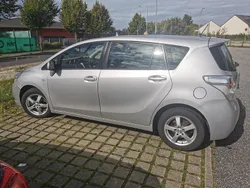 Silber Gebraucht 2009 Toyota Verso Van / Kleinbus | 6.500 € (Fairer Preis)