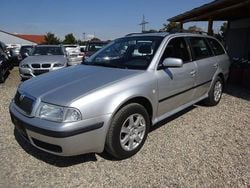 Silber Gebraucht 2005 Skoda Octavia Tour Kombi | 850 € (Fairer Preis)