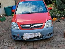 Rot Gebraucht 2008 Opel Meriva Van / Kleinbus | 1.900 € (Etwas zu teuer)