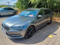 Graphite grau metallic (metallic) Gebraucht 2023 Skoda Superb Premium Edition Kombi | 31.990 € (Guter Preis)