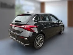 Metallic Gebraucht 2024 Hyundai i20 Advanced | 20.340 € (Fairer Preis)