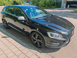 Schwarz Gebraucht 2018 Volvo V60 R-Design Kombi | 12.999 €