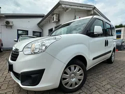 Weiß Gebraucht 2015 Opel Combo Van / Kleinbus | 7.449 € (Etwas zu teuer)