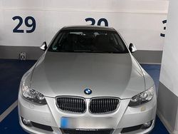 Silber Gebraucht 2007 BMW 330 Coupé | 19.000 €