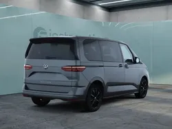 Grau Gebraucht 2023 VW T7 Life Van | 60.099 € (Etwas zu teuer)