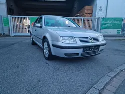 Silber Gebraucht 1999 VW Bora Basis Limousine | 3.290 € (Etwas zu teuer)