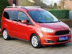 Rot Gebraucht 2016 Ford Tourneo Courier Ambiente Van / Kleinbus | 6.850 € (Fairer Preis)