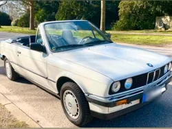 Weiß Gebraucht 1988 BMW 320 Cabriolet Basis Cabrio | 23.500 €