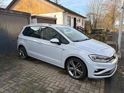 Weiß Gebraucht 2018 VW Golf Sportsvan Join Van / Kleinbus | 19.500 € (Teuer)