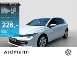 Pure white Gebraucht 2024 VW Golf VIII Life Limousine | 27.850 € (Fairer Preis)