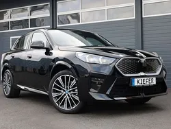 Schwarz Gebraucht 2024 BMW iX2 Performance SUV | 38.950 € (Superpreis)