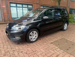 Schwarz Gebraucht 2019 VW Touran Van / Kleinbus | 9.800 € (Guter Preis)