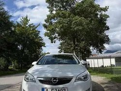 Weiß Gebraucht 2012 Opel Astra Edition Kleinwagen | 5.500 € (Etwas zu teuer)