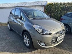 Grün Gebraucht 2019 Hyundai i20 Comfort Van / Kleinbus | 12.990 €