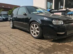 Schwarz Gebraucht 2002 VW Golf IV Kleinwagen | 1.800 €