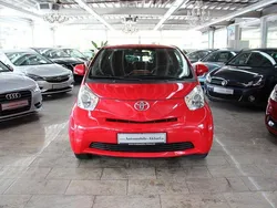 Rot Gebraucht 2011 Toyota iQ Kleinwagen | 3.490 € (Guter Preis)