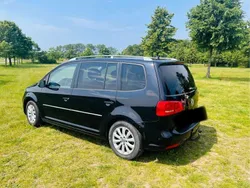 Schwarz Gebraucht 2012 VW Touran Highline Van / Kleinbus | 9.300 € (Fairer Preis)