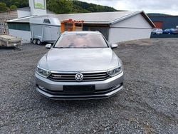 Silber Gebraucht 2015 VW Passat Highline Kombi | 10.999 € (Superpreis)
