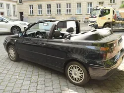 Schwarz Gebraucht 2002 VW Golf Cabriolet Cabrio | 2.400 € (Fairer Preis)