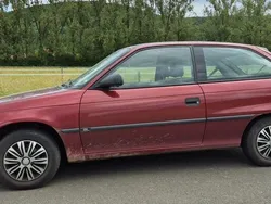 Rot Gebraucht 1994 Opel Astra Limousine | 980 €