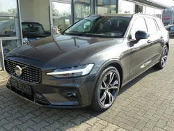 Platinum grey Gebraucht 2024 Volvo V60 Plus Kombi | 37.990 € (Fairer Preis)