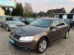 Braun Gebraucht 2011 VW Jetta Highline Limousine | 4.999 € (Guter Preis)