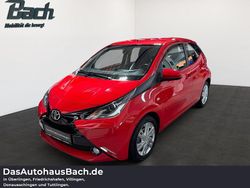 Rot Gebraucht 2016 Toyota Aygo X-play Kleinwagen | 10.480 € (Fairer Preis)