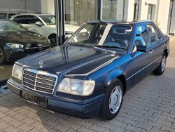 Blau Gebraucht 1995 Mercedes E200 Limousine | 4.950 €