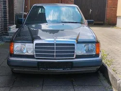 Grau Gebraucht 1991 Mercedes E300 Limousine | 7.899 €