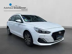 Weiß Gebraucht 2019 Hyundai i30 Trend Kombi | 14.450 € (Fairer Preis)