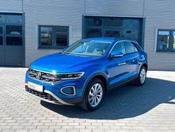 Blau Gebraucht 2024 VW T-Roc Life SUV | 25.700 € (Superpreis)
