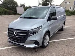 Hightechsilber metallic Gebraucht 2024 Mercedes e-Vito Van / Kleinbus | 38.663 € (Teuer)