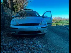 Silber Gebraucht 2002 Ford Focus Limousine | 580 € (Guter Preis)