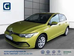 Gelb Gebraucht 2020 VW Golf VIII Life Limousine | 19.430 € (Fairer Preis)