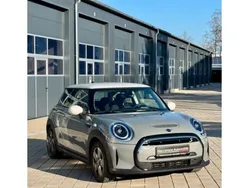 Moonwalk grey (metallic) (metallic) Gebraucht 2022 Mini Cooper Coupé Essential Coupé | 15.999 € (Guter Preis)