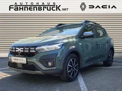 Grün Gebraucht 2023 Dacia Sandero Expression Kleinwagen | 17.390 € (Fairer Preis)