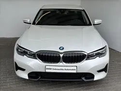Mineralweiss met. Gebraucht 2022 BMW 320e Sport Line Limousine | 27.689 € (Fairer Preis)