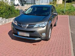 Braun Gebraucht 2015 Toyota RAV4 SUV | 13.400 € (Fairer Preis)