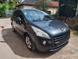 Grau Gebraucht 2012 Peugeot 3008 Limousine | 2.950 € (Superpreis)