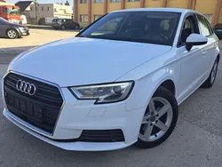 Weiß Gebraucht 2020 Audi A3 Sportback g-tron Basis Limousine | 13.400 € (Guter Preis)