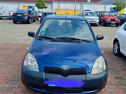 Blau Gebraucht 2000 Toyota Yaris Kleinwagen | 1.700 €