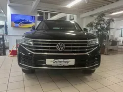 Schwarz (grenadillschwarz) Gebraucht 2024 VW Touareg Elegance SUV | 55.970 € (Guter Preis)
