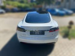 Weiß Gebraucht 2016 Tesla Model S Kleinwagen | 43.730 €