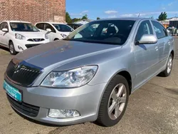 Brilliantsilber Gebraucht 2012 Skoda Octavia Family Limousine | 6.990 € (Guter Preis)