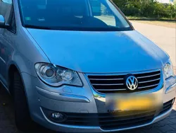 Grau Gebraucht 2009 VW Touran Conceptline Van / Kleinbus | 8.000 € (Teuer)