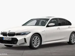 Mineralweiß Gebraucht 2022 BMW 330e M Sport Limousine | 37.480 € (Fairer Preis)